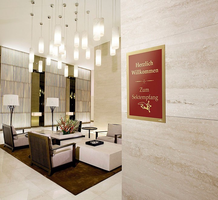 b. 2 marco durable duraframe adh a4 oro