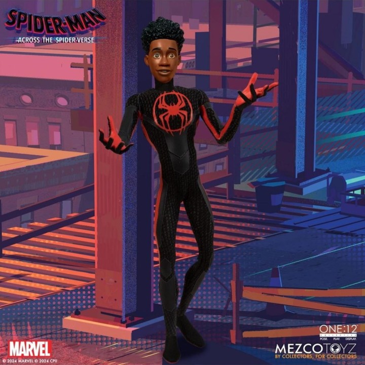 mezco toyz figura mezco toyz spider - man across the spider - verse spider - man miles morales 17cm