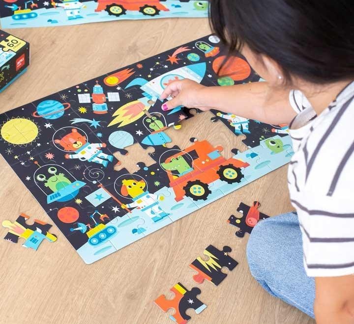 puzzle 60 pz. apli kids glow in the dark espacio