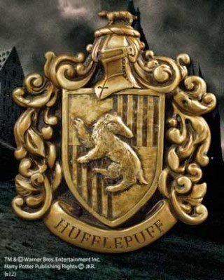 the noble collection escudo de pared the noble collection harry potter casa hufflepuff resina 20 x 2